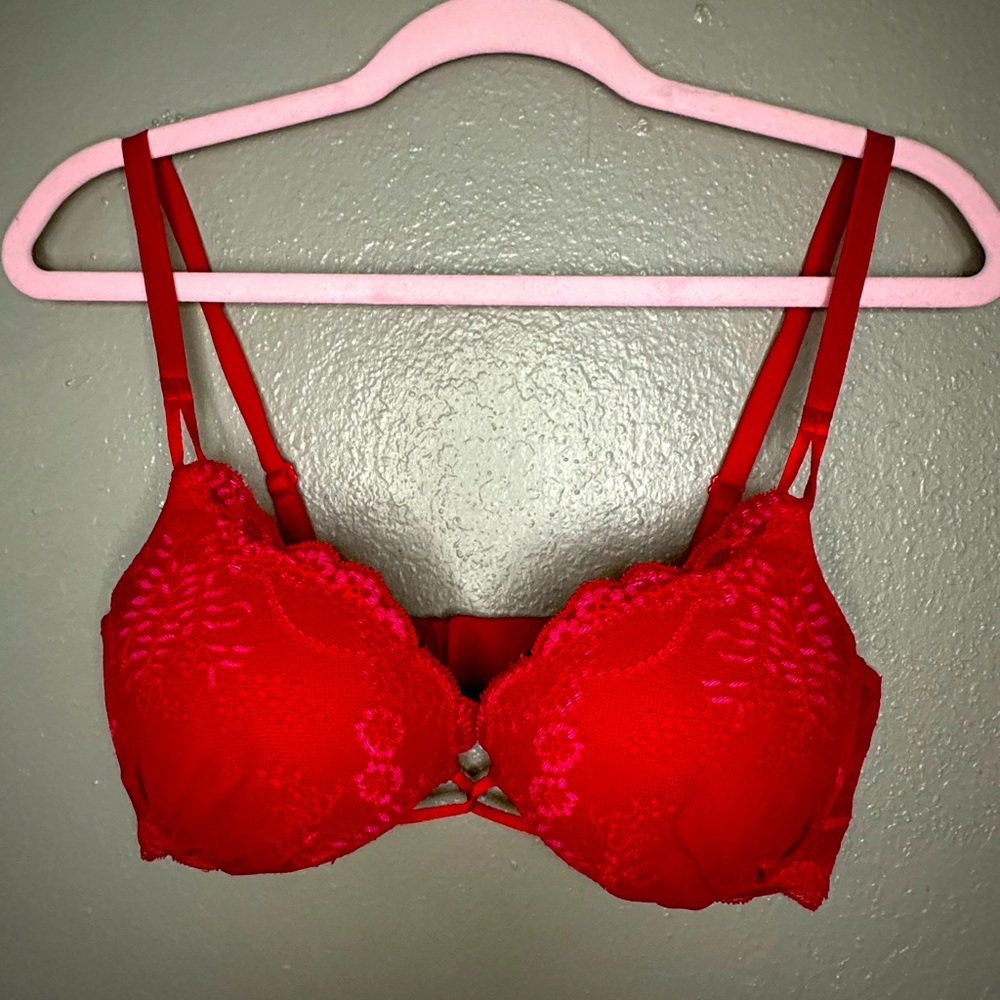 Sz 34D Victoria’s Secret Red Lace Plunge Super Sexy Push-Up Bra